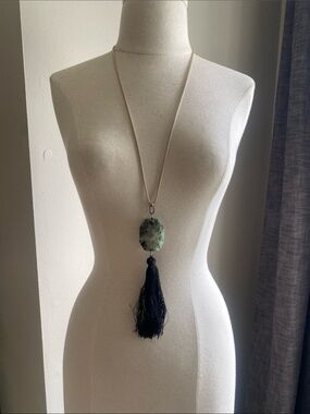 Semi precious, Green Agate Stone Tassel Pendant Necklace - Women Jewelry
